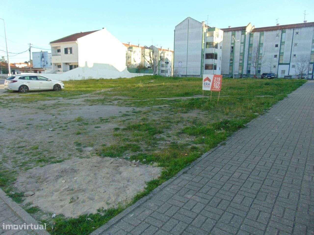 Vende-se TERRENO urbano em Vale da Amoreira - Grande imagem: 4/7