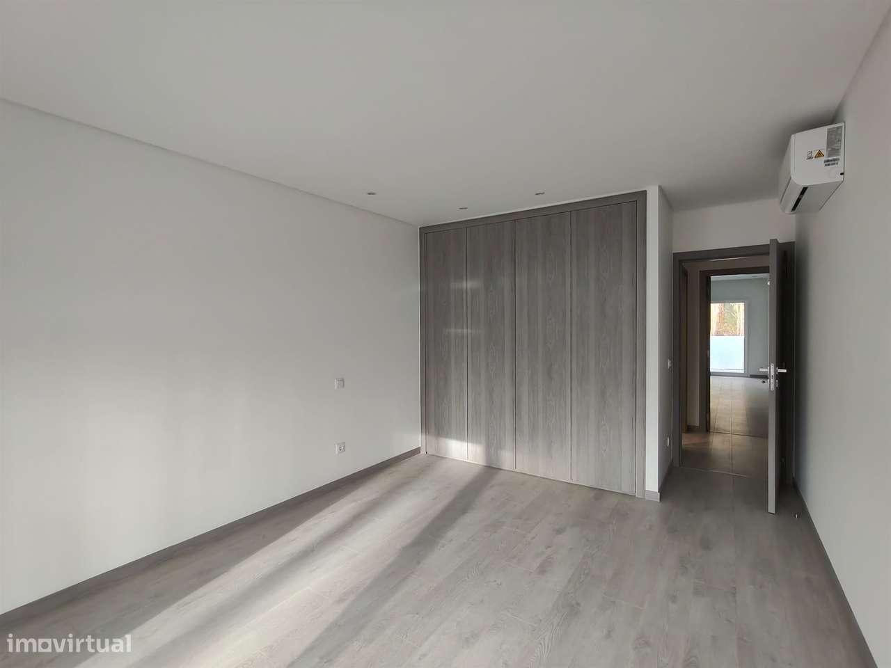 Moradia T3 / Nova / Terreno / Churrasqueira / Ar condicionado / Santa-12