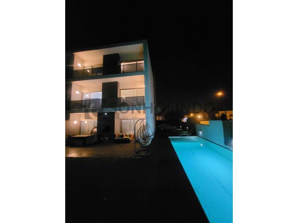 Moradia T4 com piscina de 3 frentes com excelentes áreas, tanto a n...-36