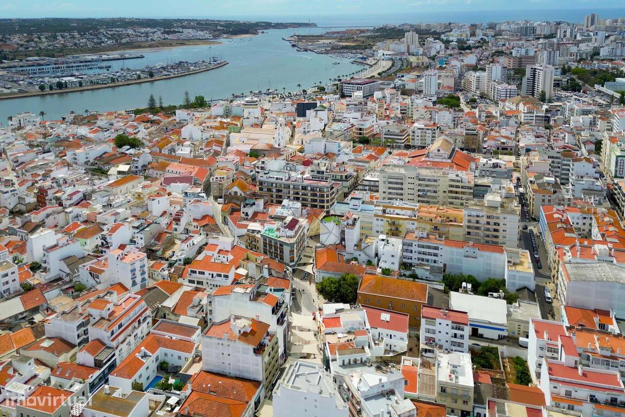 Prédio Misto - Comércio e Habitação no Centro de Portimão - Grande imagem: 3/50