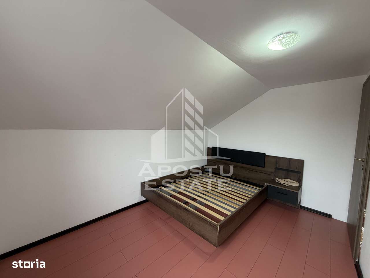 Casă individuală , curte mare , terasă acoperită , Zona Plopi - Imagine principală: 5/14