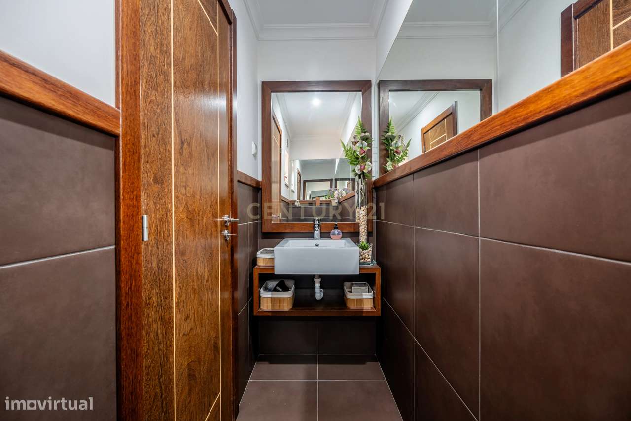 DUPLEX T2 DE CANTO COM AMPLAS VARANDAS E GARAGEM PERTO DA PRAIA!-13