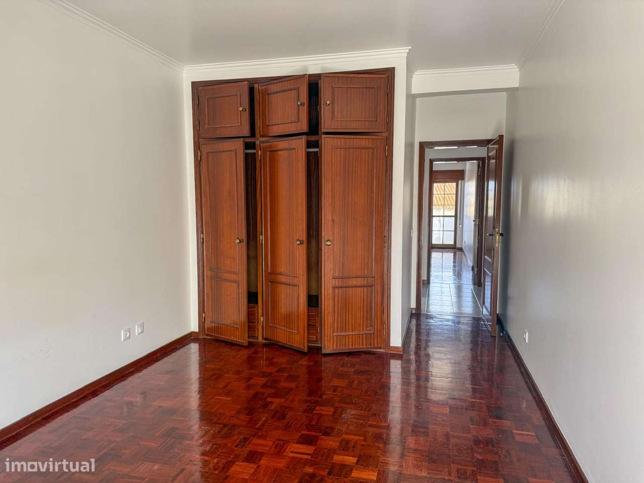 T3 Centro de Queijas, Oeiras. Parqueamento, Arrecadação, Varandas.-12