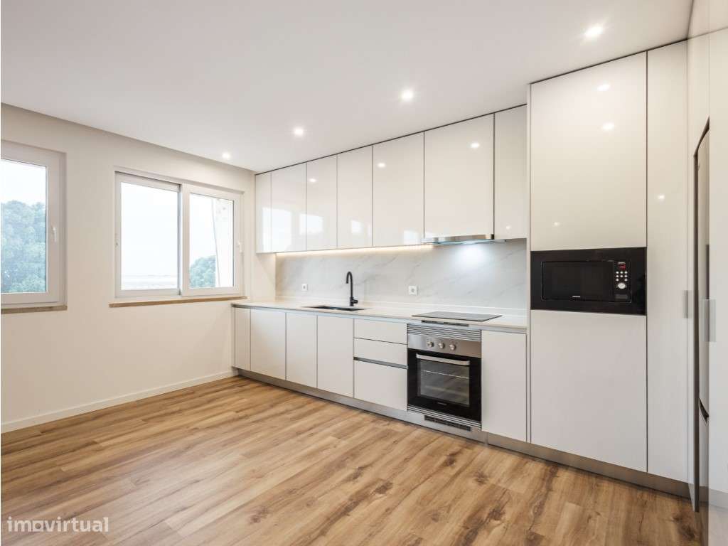 Apartamento T2 na Marginal - Primeira Linha, Figueira da Foz - Tota...-0