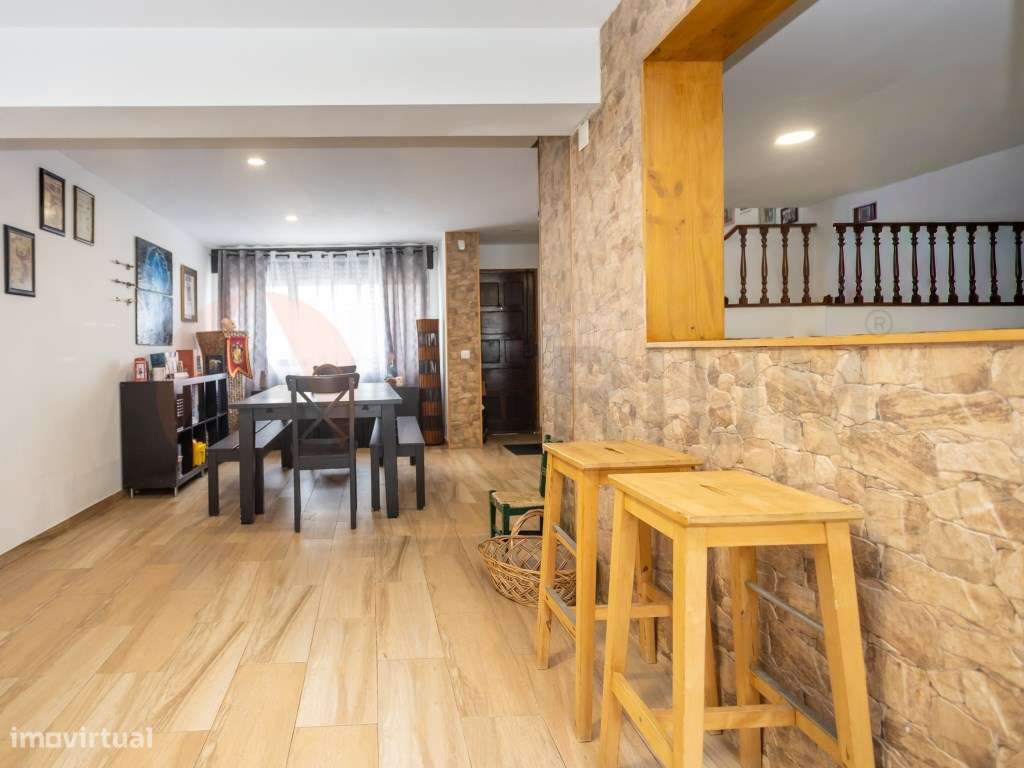 Moradia T3 com garagem, no Faralhão-13