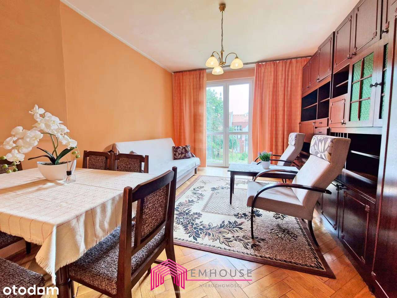 OBNIŻKA CENY ! Trzypokojowe mieszkanie w centrum z potencjałem.-0