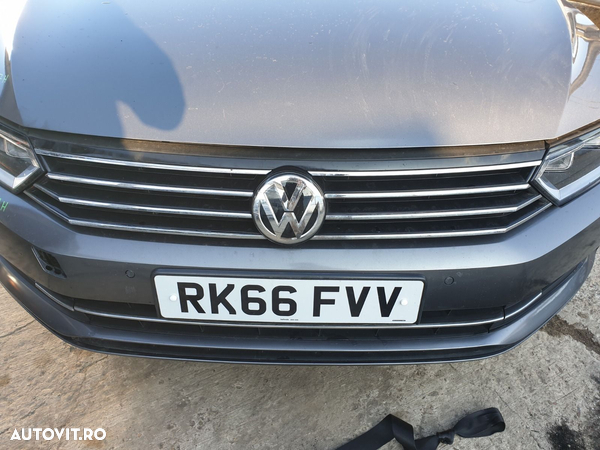 Grila cu Sigla Emblema de pe Bara Spoiler Fata Volkswagen Passat B8 2014 - 2019 [C3913] - 1