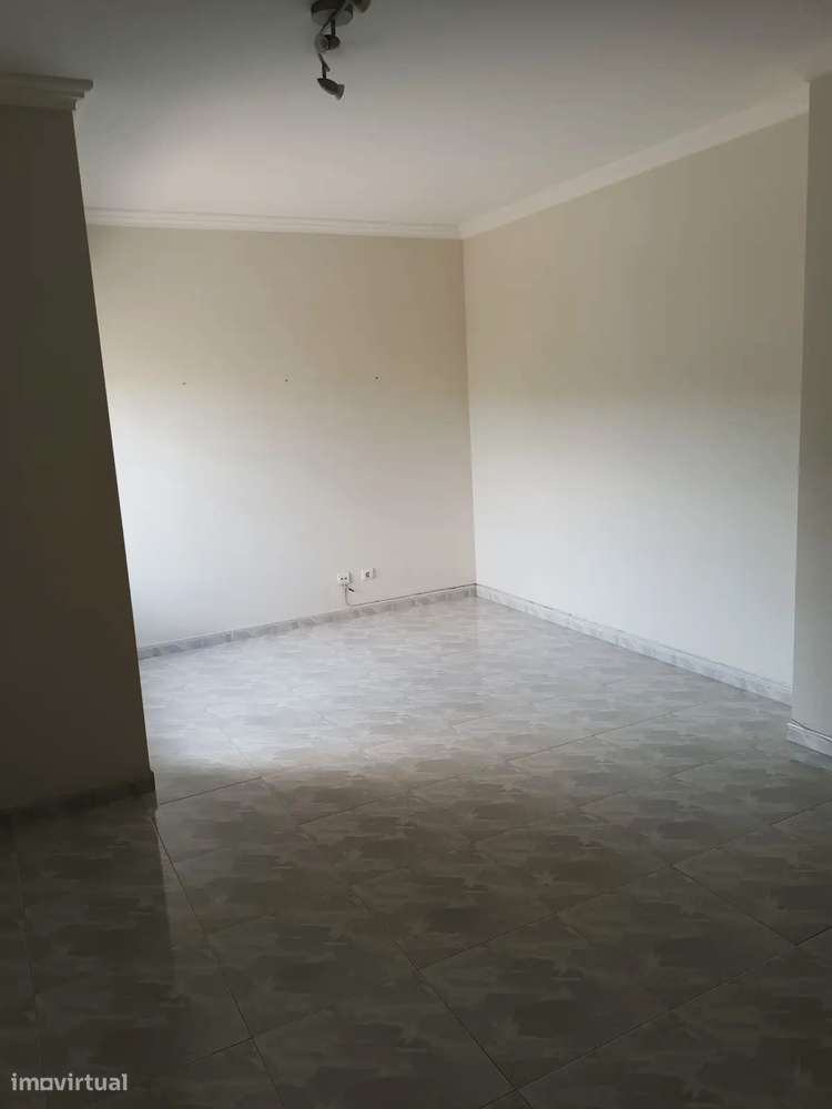 T 3 com parqueamento em Paio Pires , Seixal.-13