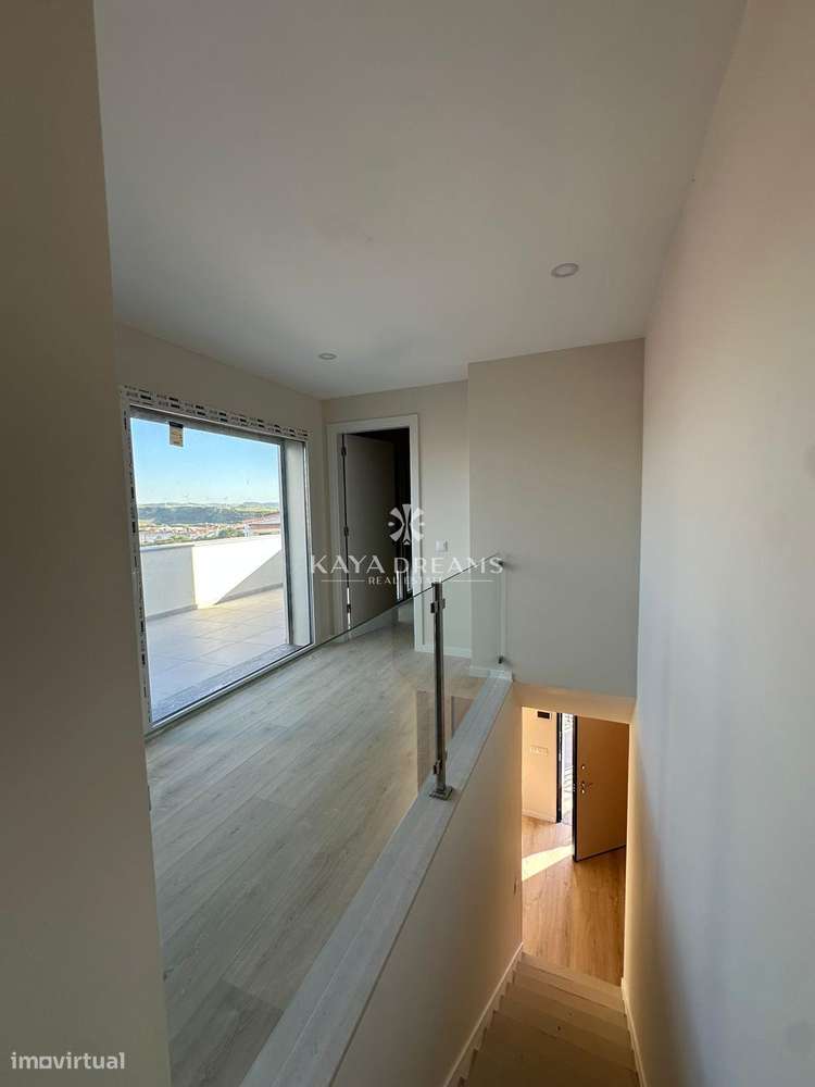 Moradia T5 com Piscina - Nova a estrear em Torres Vedras-11