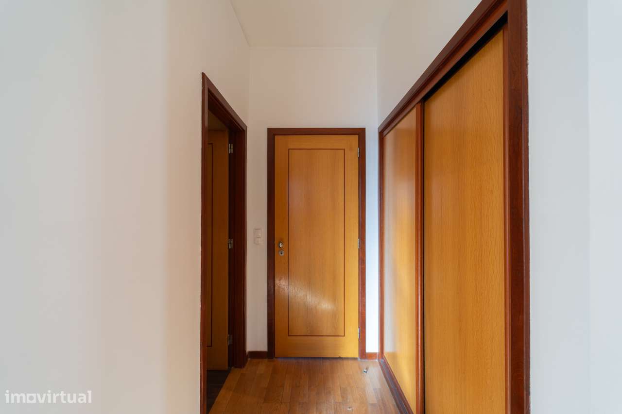 T5 Penthouse na Av Fernão Magalhães - Centro do Porto com Terraço-20
