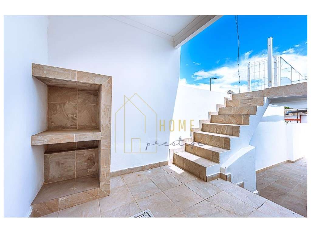 Fantástica moradia T2 com quintal em Setúbal-10