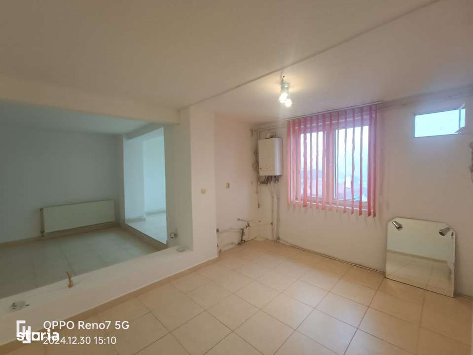 Apartament de vanzare 4 camere - living şi 3 dormitoare - Imagine principală: 5/13