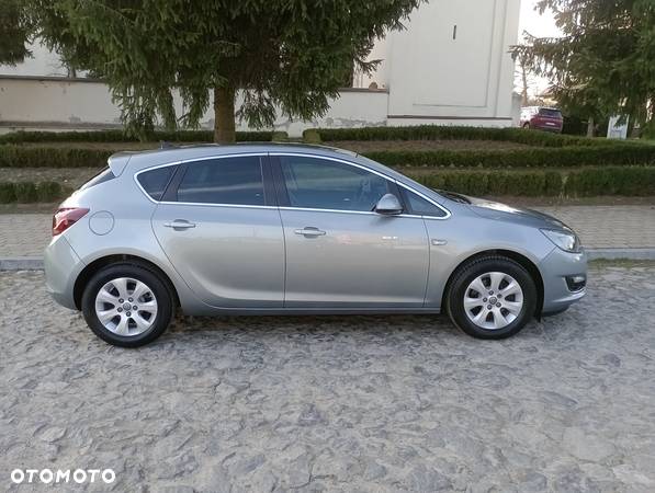 Opel Astra IV 1.6 CDTI Cosmo - 18