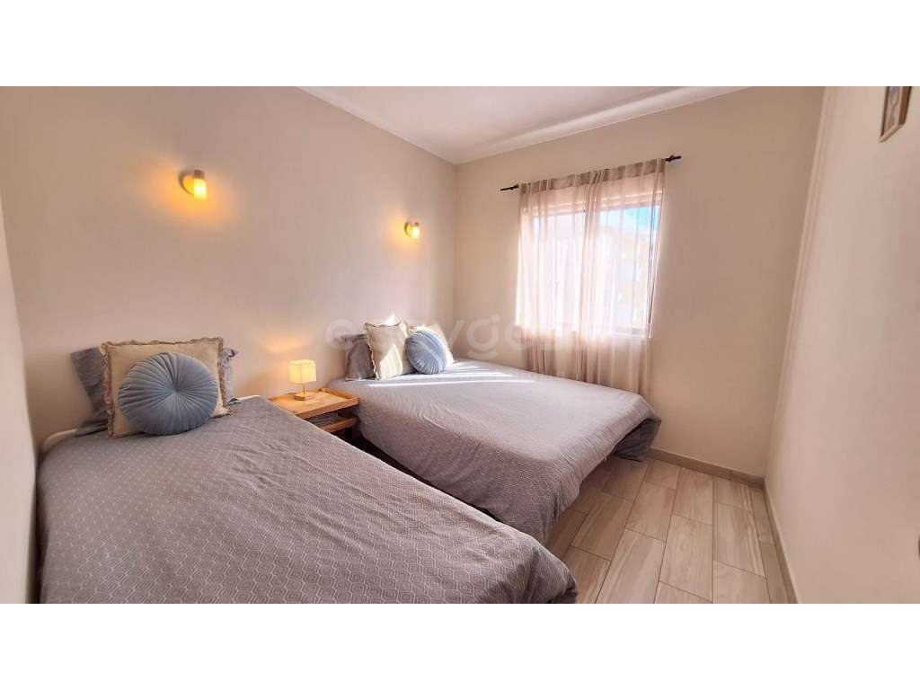 Moradia T2 remodelada, mobilada e equipada no centro de Lagoa - Grande imagem: 2/12