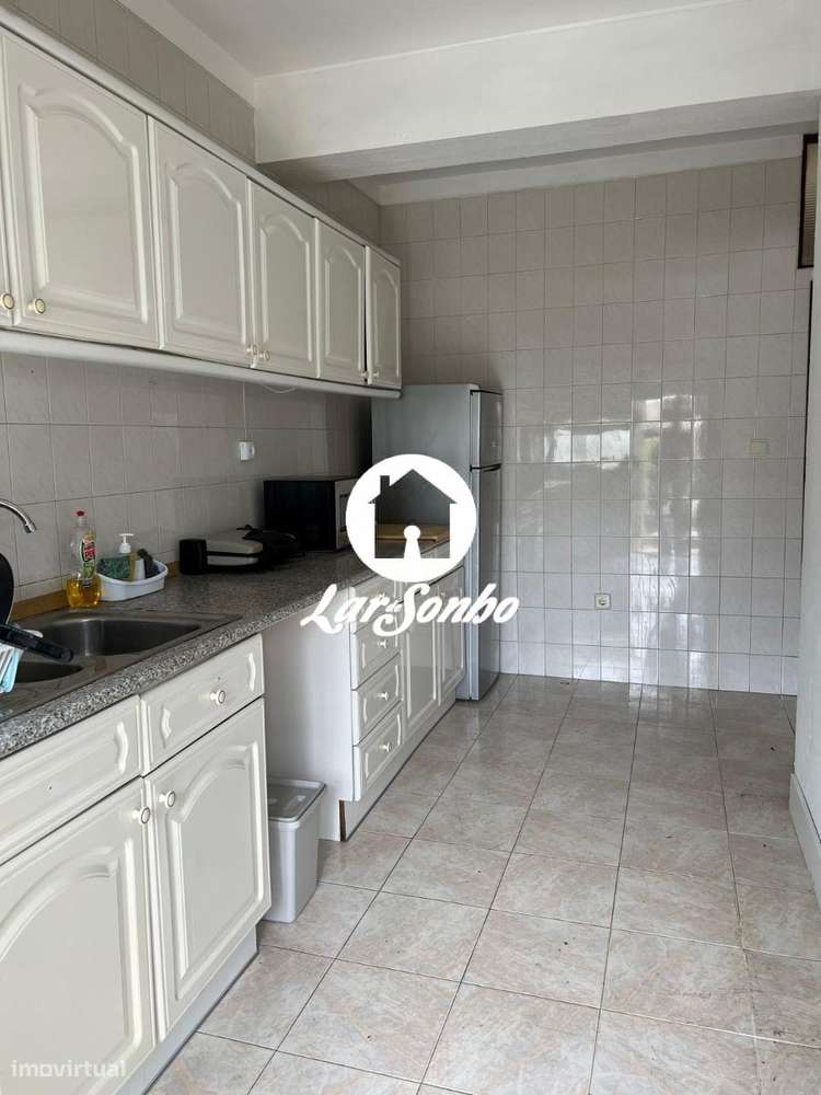 Apartamento T2 com CAVE e TERRAÇO de 80m2 à constituição-20