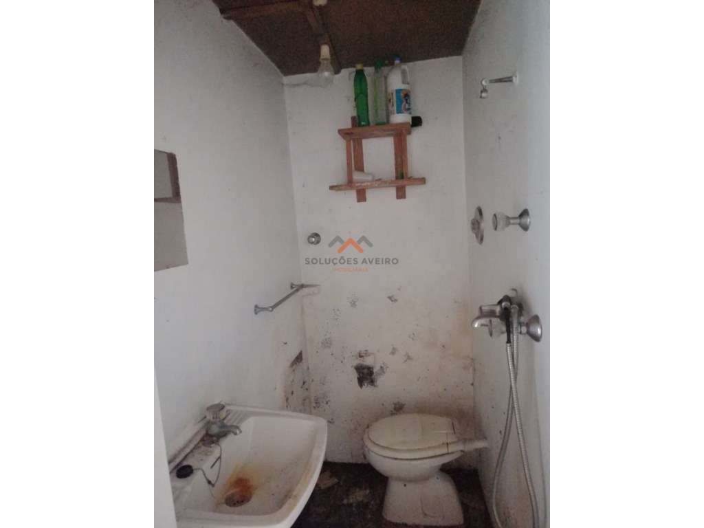 Moradia T4 com Espaço Comercial-6