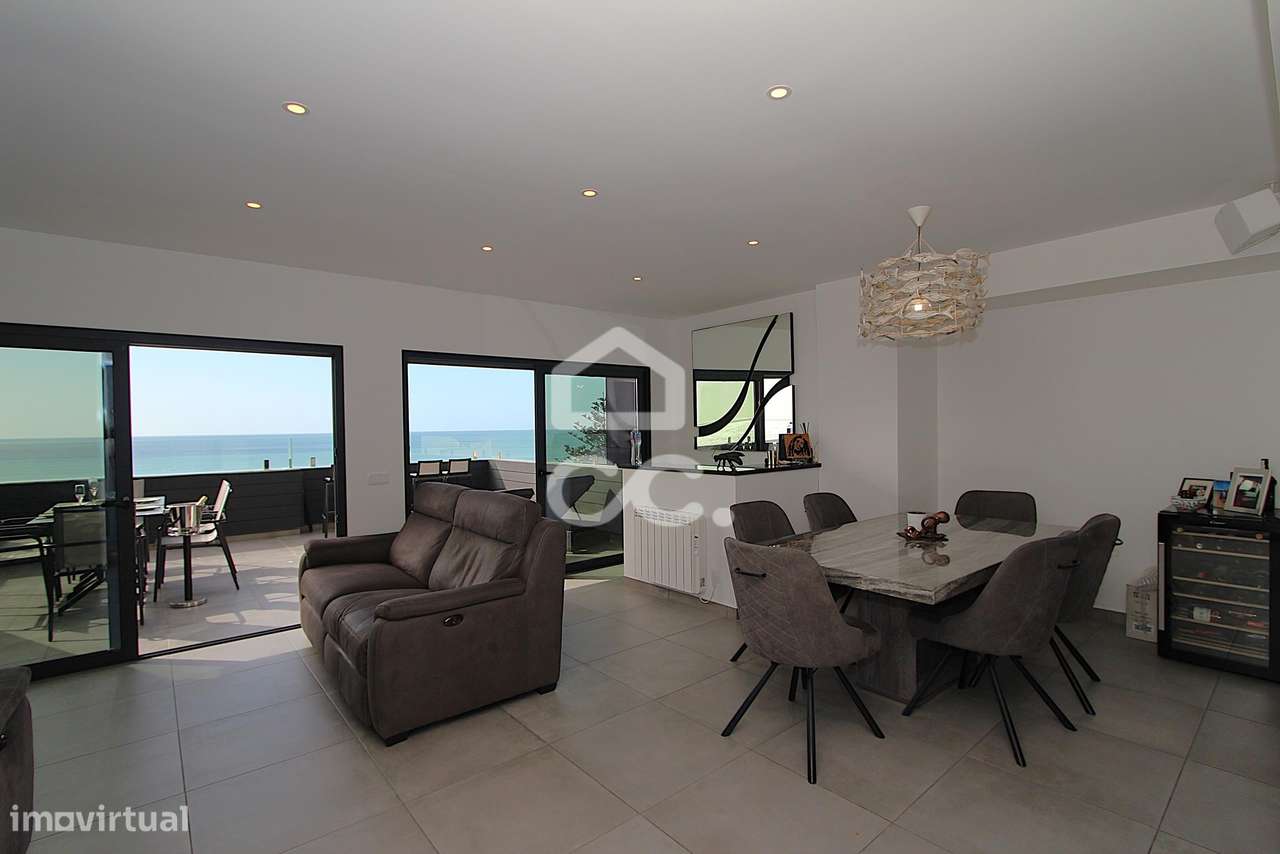 Apartamento T3 Renovado com Vista Mar e Terraço em Armação de Pêra-19