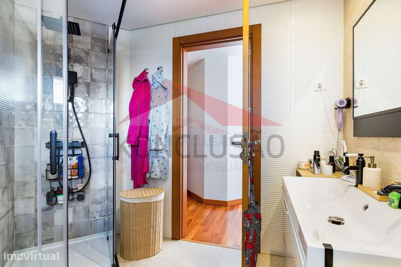 ** Excelente T3 Remodelado na Malvarosa com Garagem para 3 Viaturas...-18