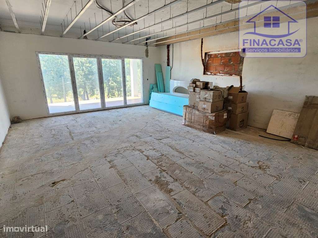 Moradia Isolada em fase de renovação/ remodelação com piscina e jar...-56
