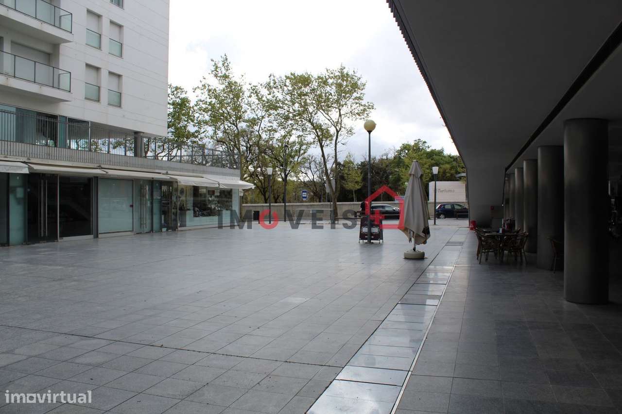 Loja a 100m do Santuário de Fátima-1