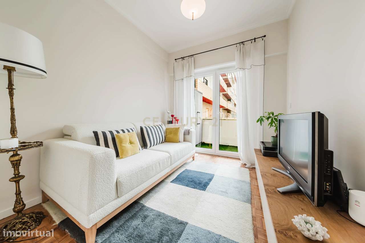 T4 luminoso com varanda ampla a 5 minutos da estação de Monte Abraão - Grande imagem: 5/33