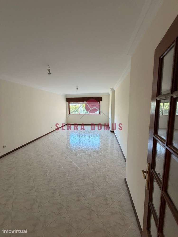 Apartamento T2 com parqueamento - Cavaleira-5