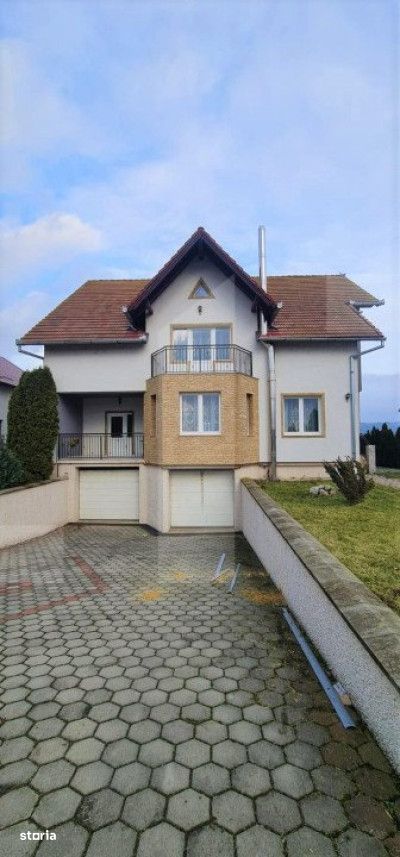 Casa individuala 277 mp, 3 dormitoare, teren 2500 mp, Campia Turzii