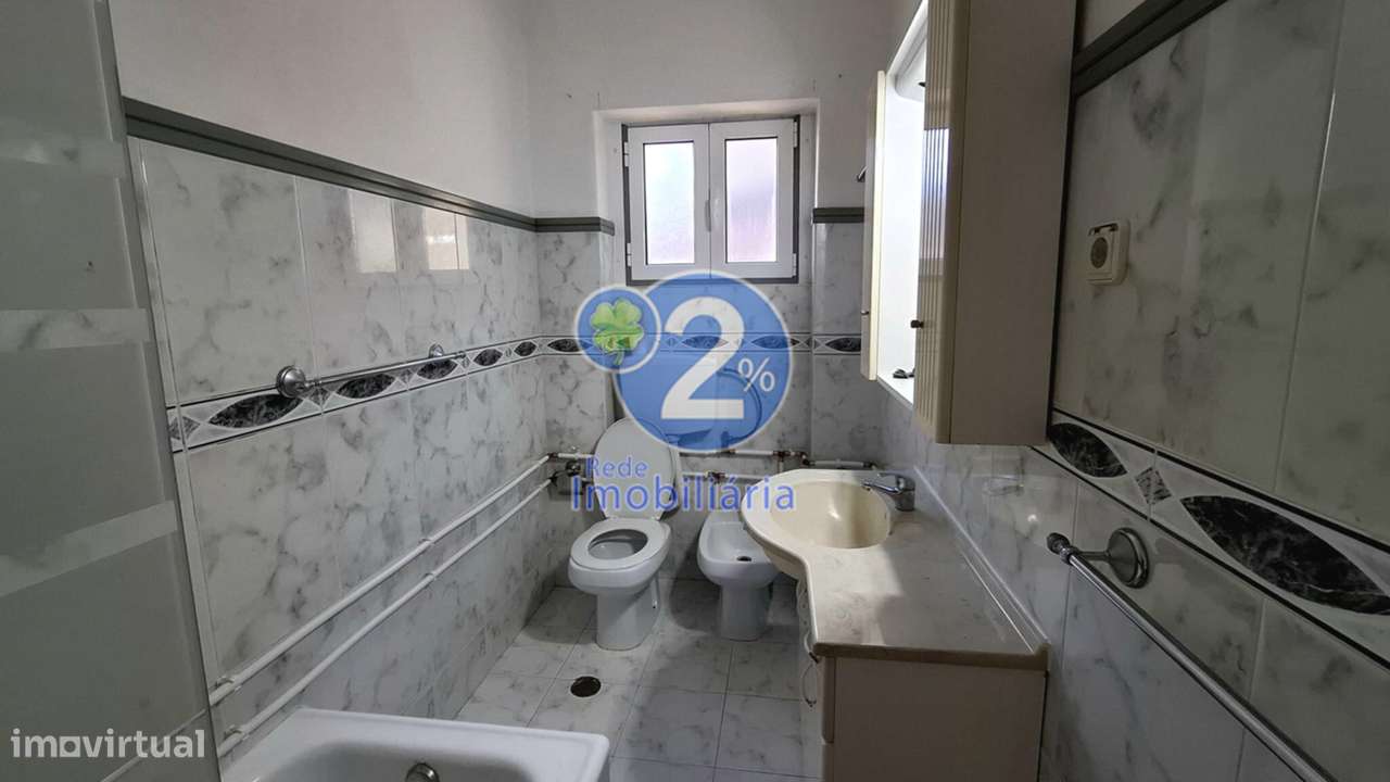 Apartamento T5 Duplex com Logradouro - Pousos-39