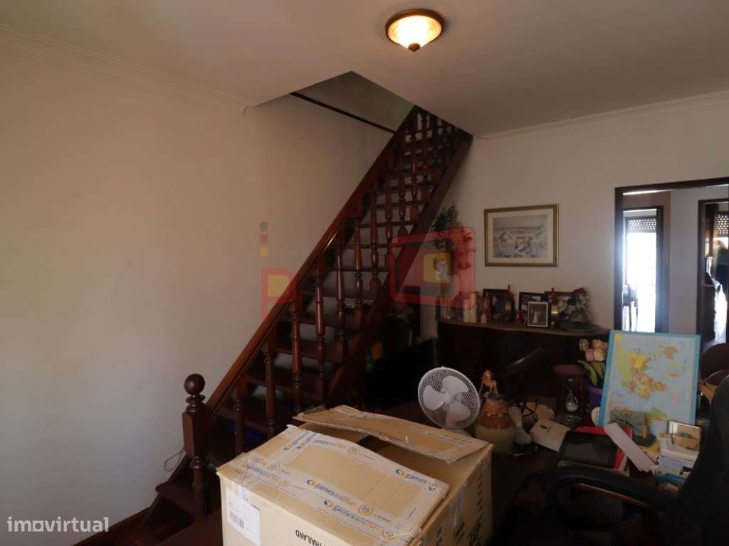 MORADIA T4 COM GARAGEM E TERRAÇO - MONTIJO-43