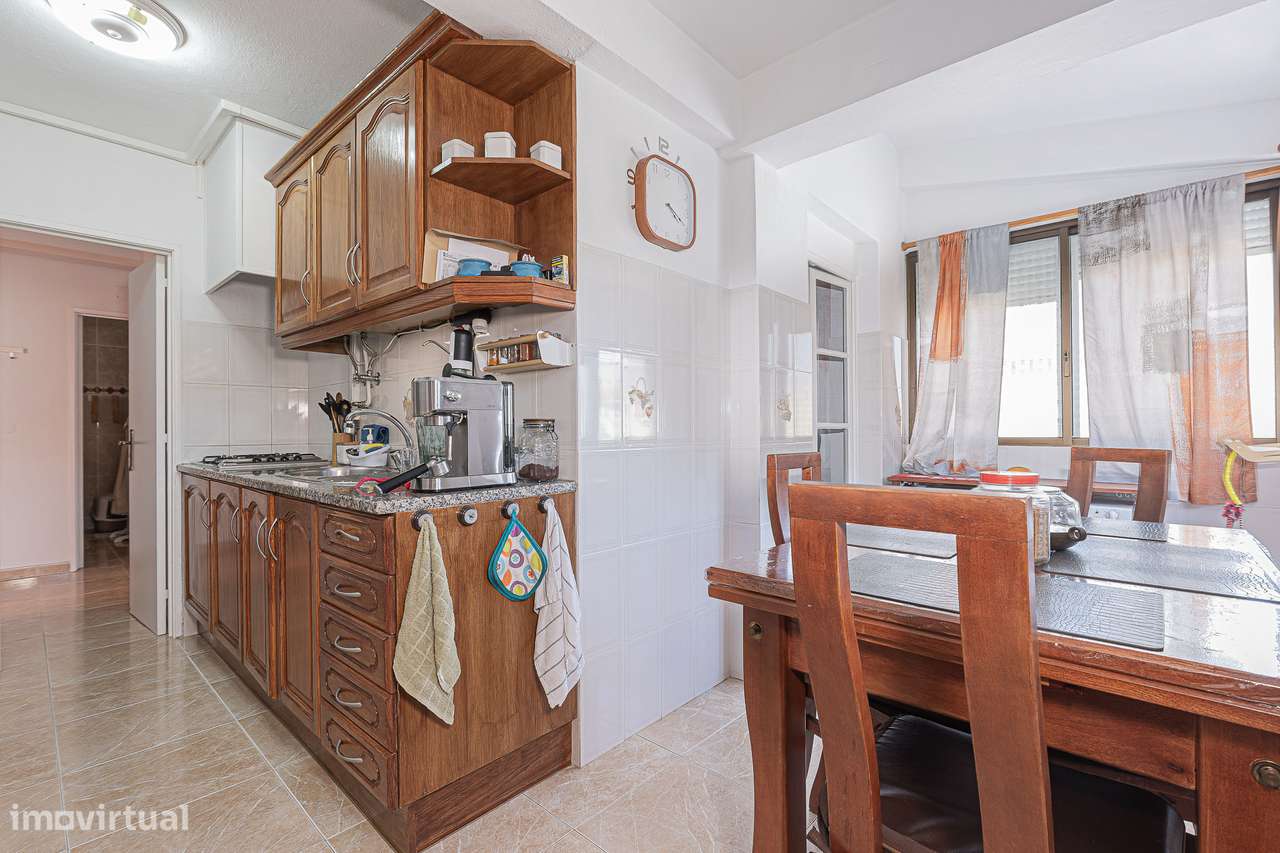 Apartamento de 4 assoalhadas no centro da Moita-8