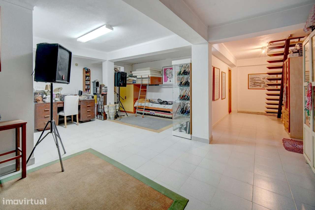 Quinta com Casa Tradicional com Piscina e Terreno de 8.800 m²-10