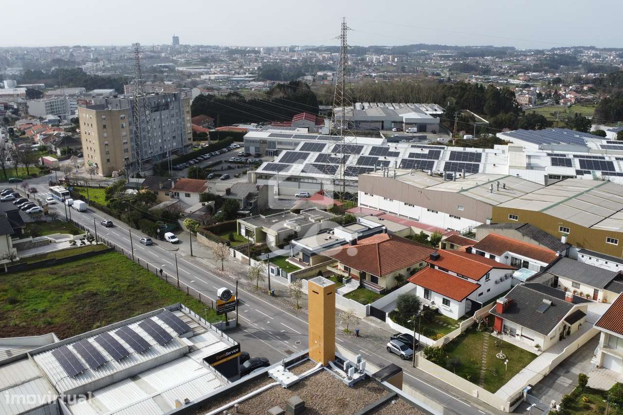 Apartamento T4 totalmente renovado com 160 m² no centro de Nogueira, M-12