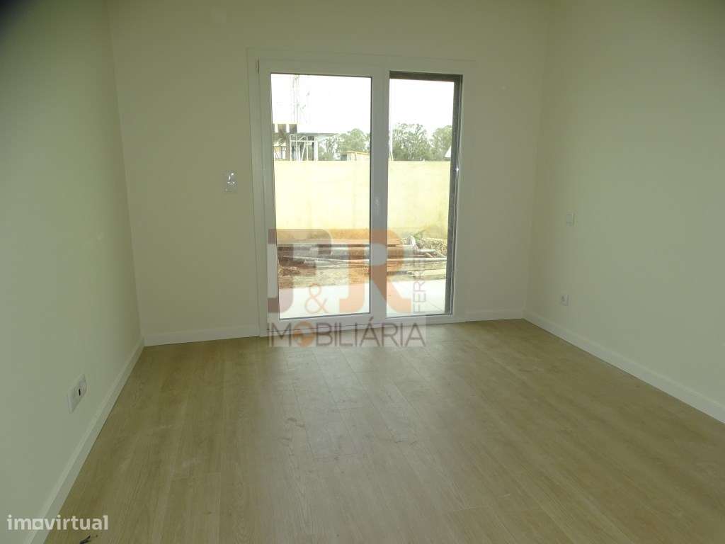 Moradia Isolada Térrea T4 com Garagem - Quinta do Anjo Palmela-12