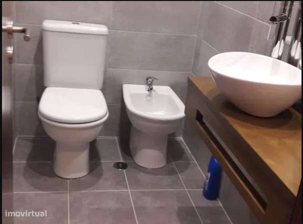 Arrendamento T3 com fiador - Rua Rio da Azenha - Grande imagem: 2/7