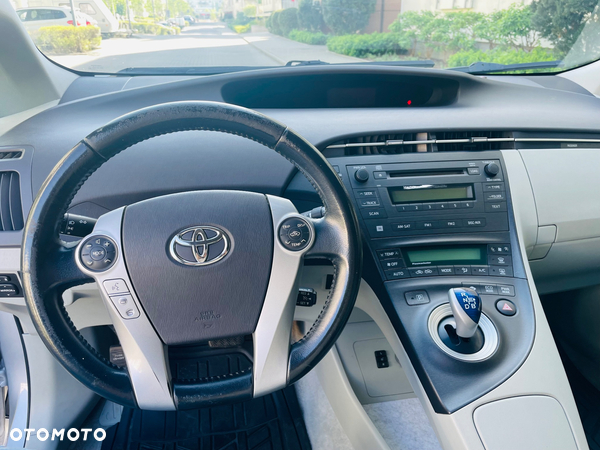 Toyota Prius (Hybrid) Comfort - 13