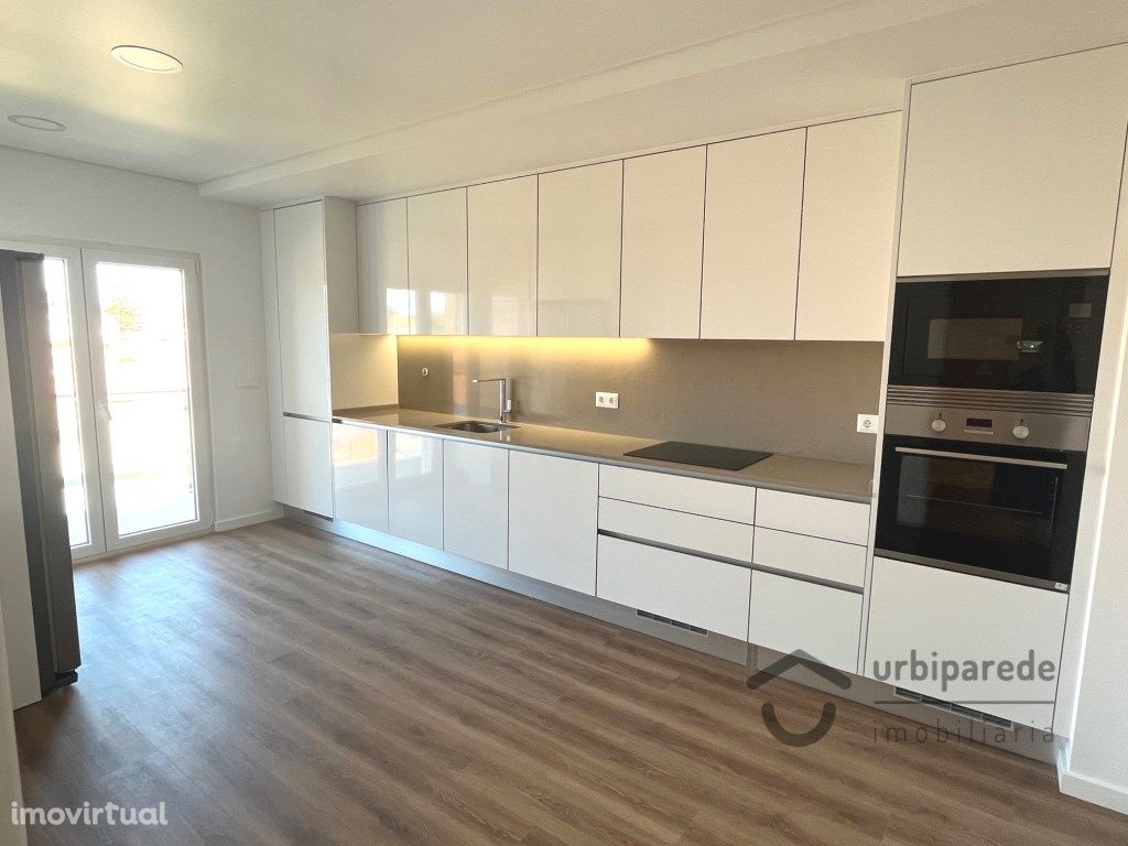 Apartamento T3, novo, no Buzano, Parede com parqueamento