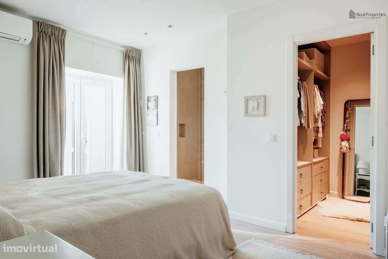 Elegante Moradia T3 Renovada com Vistas Panorâmicas em Alvor-7