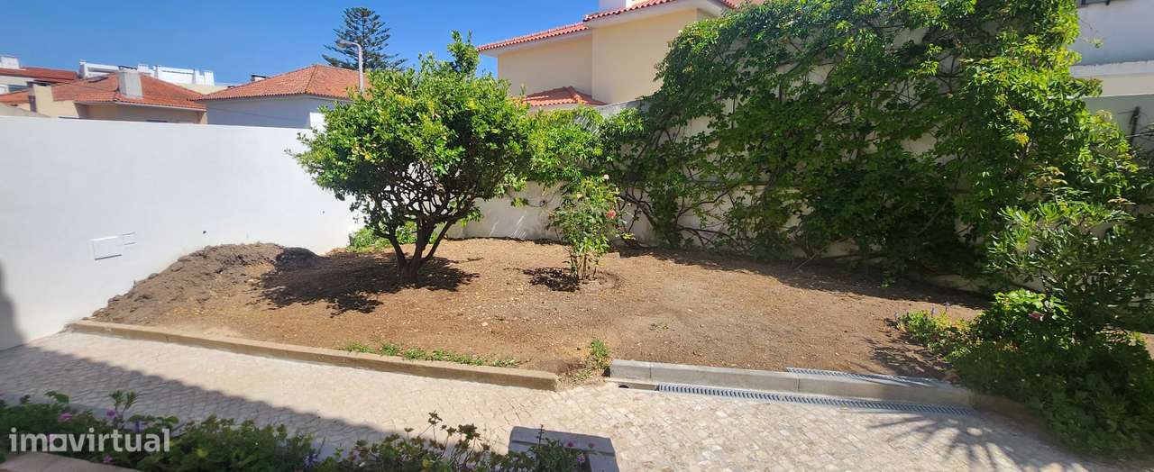 Moradia de Charme Reabilitada no centro da Parede com 434m² de Terreno-47