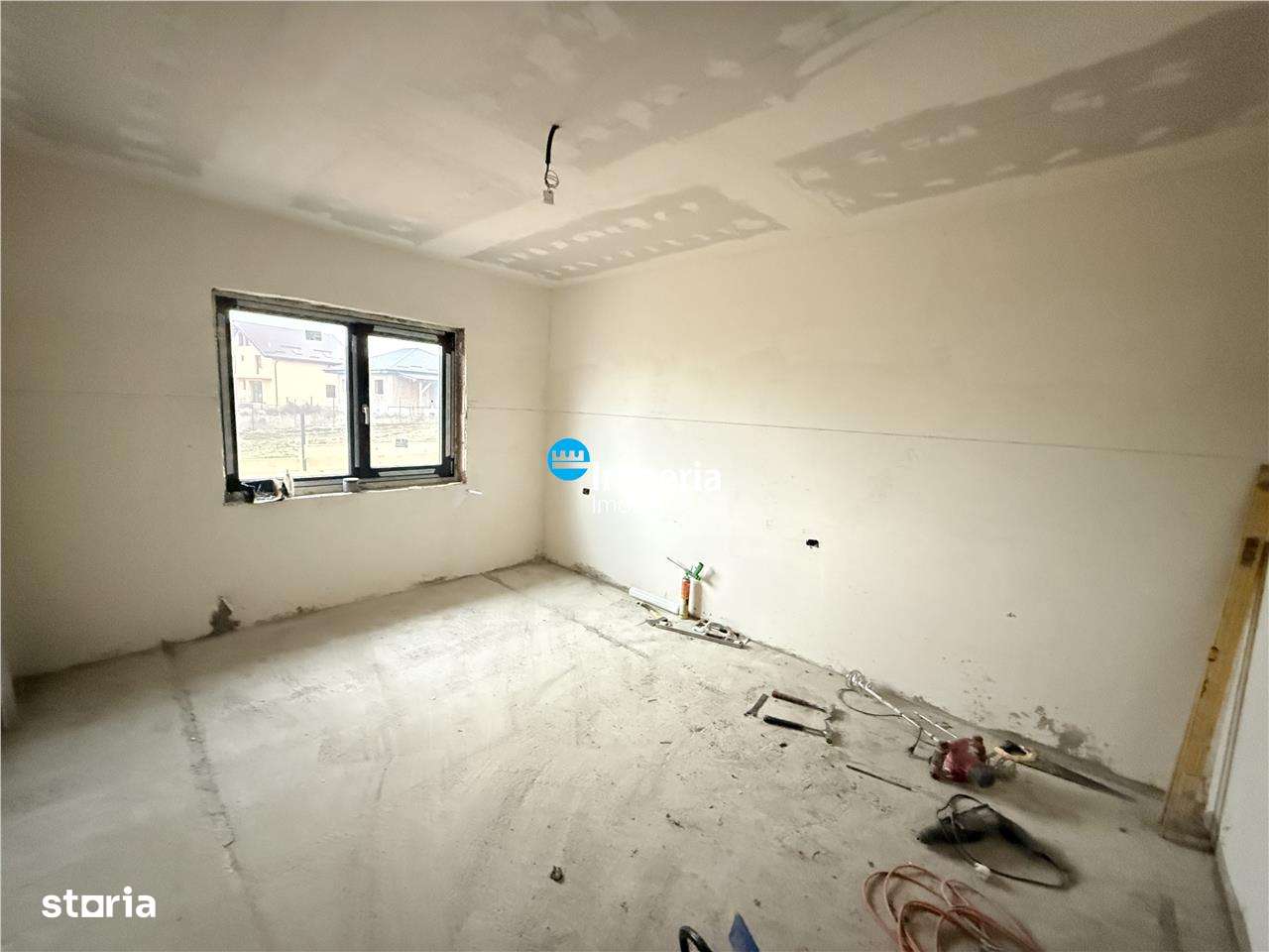 Casă parter cu beci și terasă – zonă liniștit-5