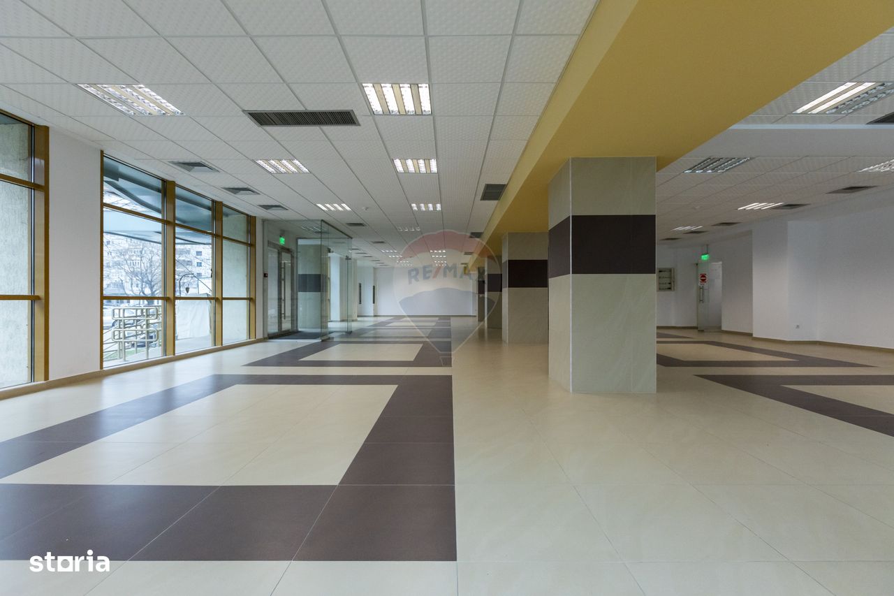 Clădire de birouri, 1.762mp utili, Ultracentral Bacau - COMISION 0%