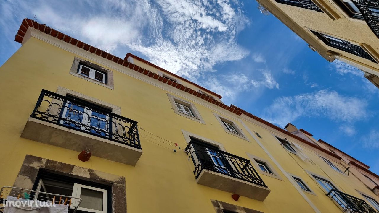 Apartamento T2, remodelado e mobilado – Chiado, Lisboa
