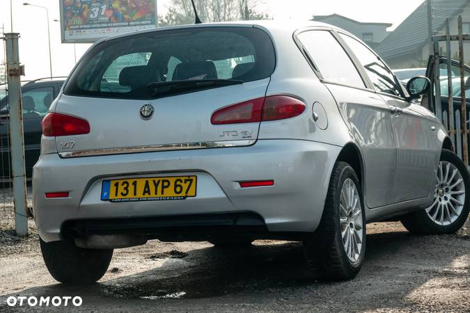 Alfa Romeo 147 - 8