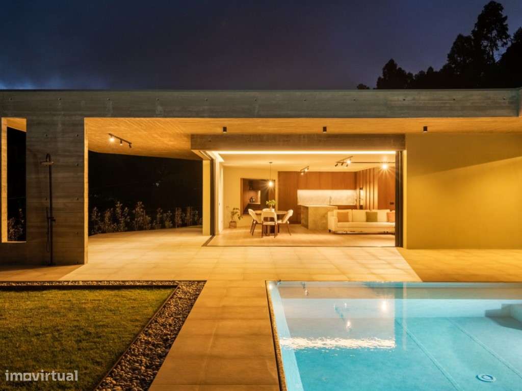 Moradia Térrea com Piscina Infinita e Vista Panorâmica sobre o Vale-23
