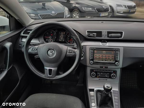 Volkswagen Passat 2.0 TDI DPF Comfortline - 11