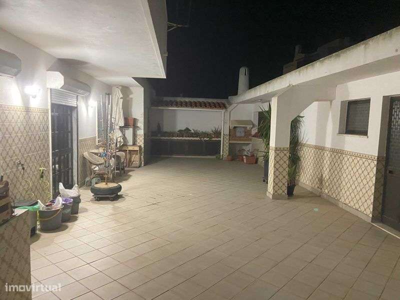 T5 com logradouro em prédio com elevador - Grande imagem: 3/6