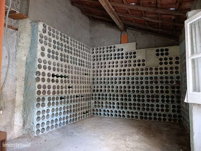 Moradia T3 geminada, com quintal, em Santa Clara, Coimbra-20