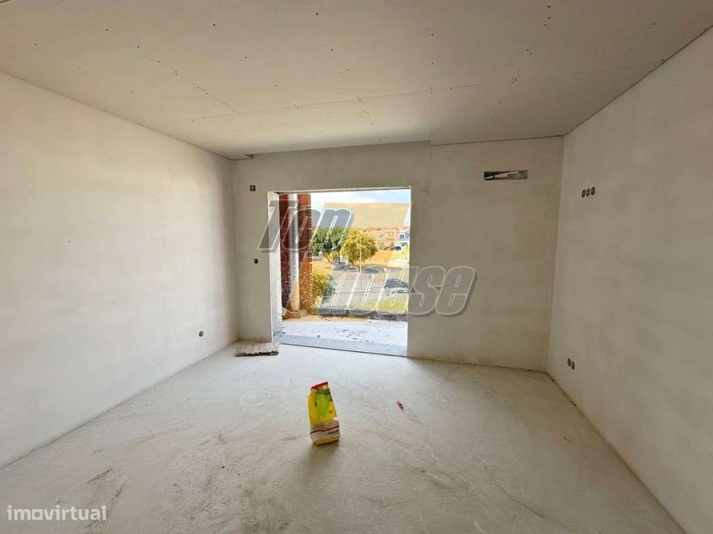 Moradia isolada V4 com piscina -Charneca de Caparica-22