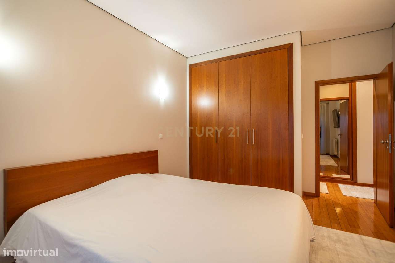 Um Apartamento com Alma de Moradia ; T3+1 + Terraço de 143 m²-28