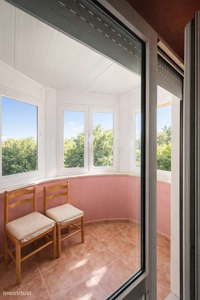 T3 153 m² com varanda | Garagem + 1 lugar de parqueamento a porta | Sa-1