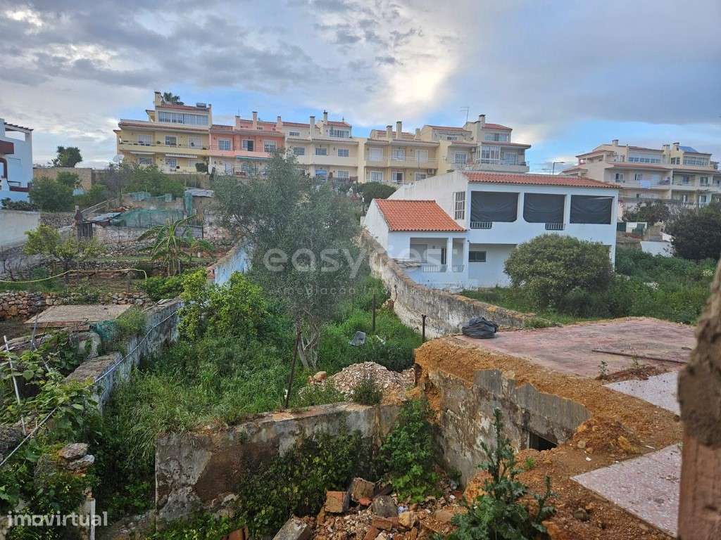 Moradia com 2 pisos para reabilitar com projeto em Ferragudo - Grande imagem: 2/20